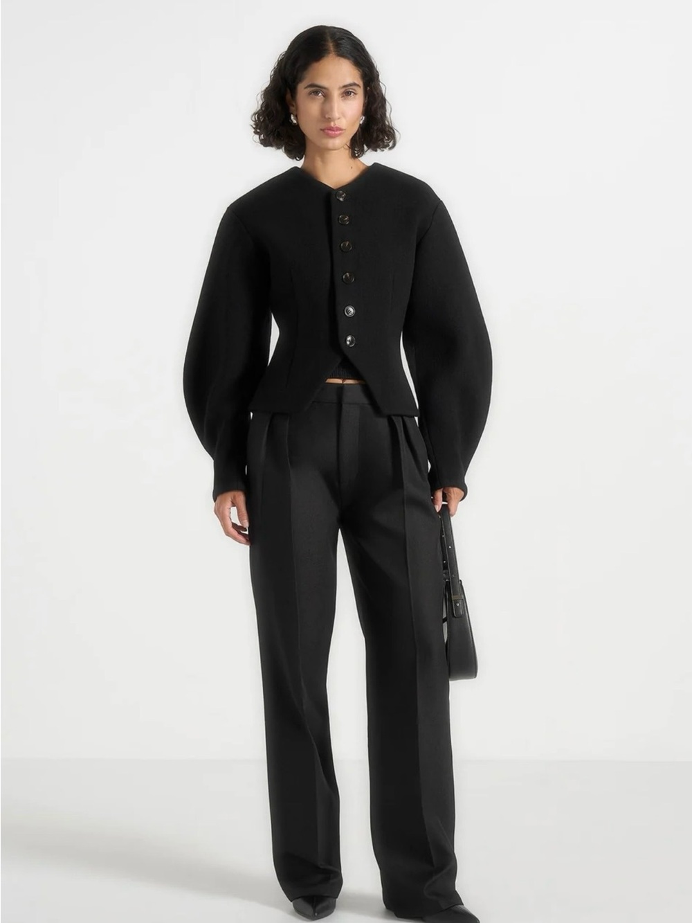 Manière de voir - Aya in black wool hourglass jacket - Picture 4 of 6
